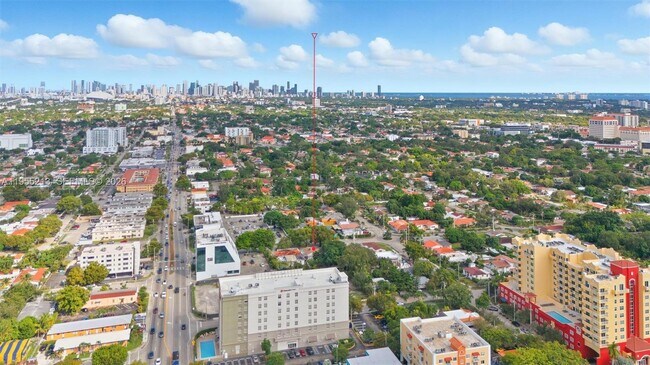 Building Photo - 104 SW 40th Ave