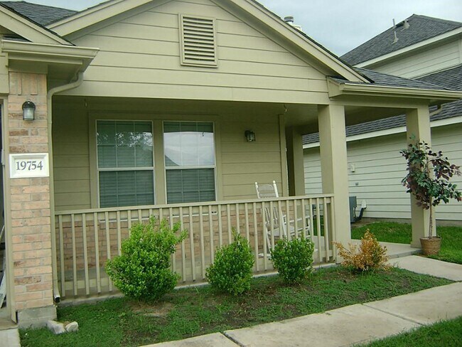 Building Photo - 19754 Cozy Cabbin Dr