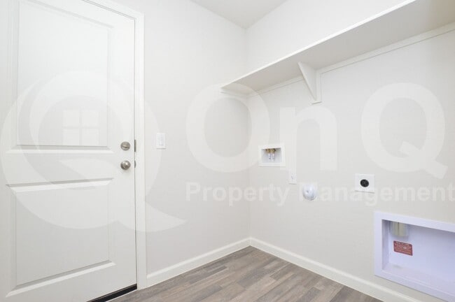 Building Photo - 777 Silvercreek Ln