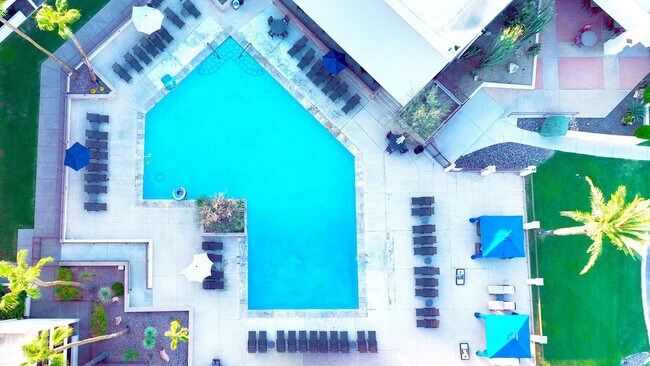 Building Photo - 7401 N Scottsdale Rd