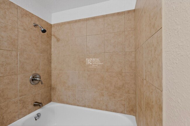 Building Photo - 6808 Trail Lake Dr