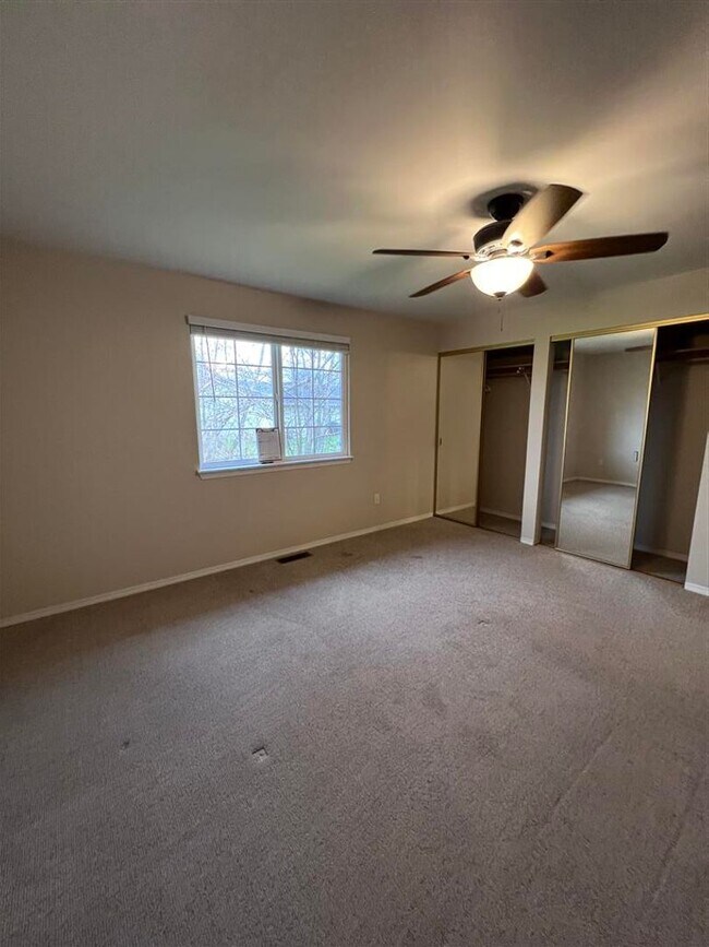 Building Photo - 1508 N Waugh Rd