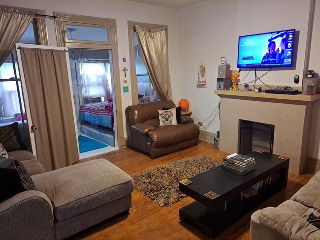 Building Photo - 2223 E Commerce St