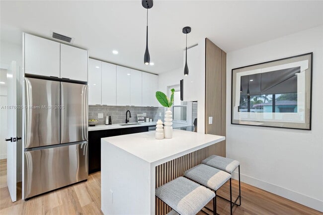 Building Photo - 1201 N 16th Ave