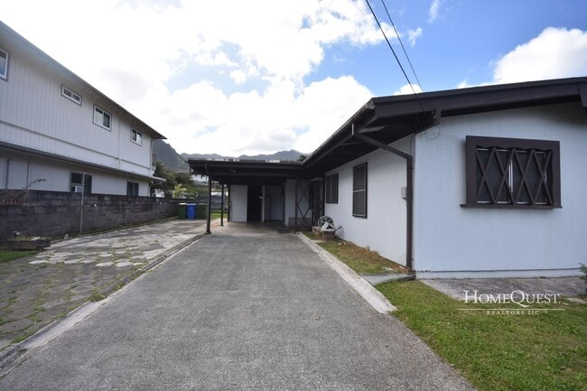 Building Photo - Kaneohe Charm -- 3 bed 1.5 bath SFH -- $3500/mo