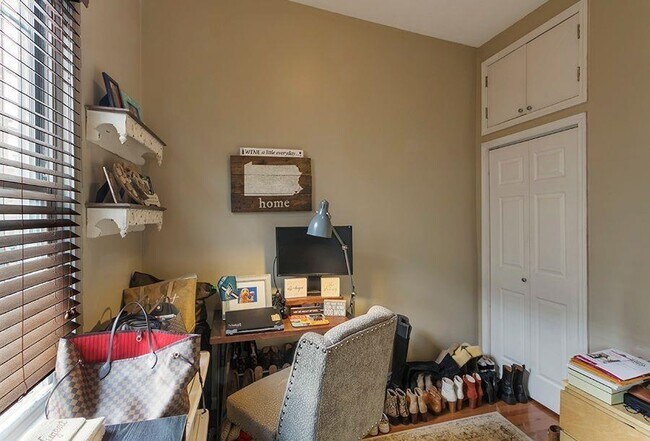 Building Photo - 112 Morris St