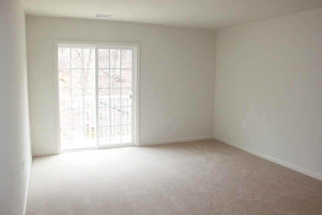 Building Photo - 502 Waterview Ct