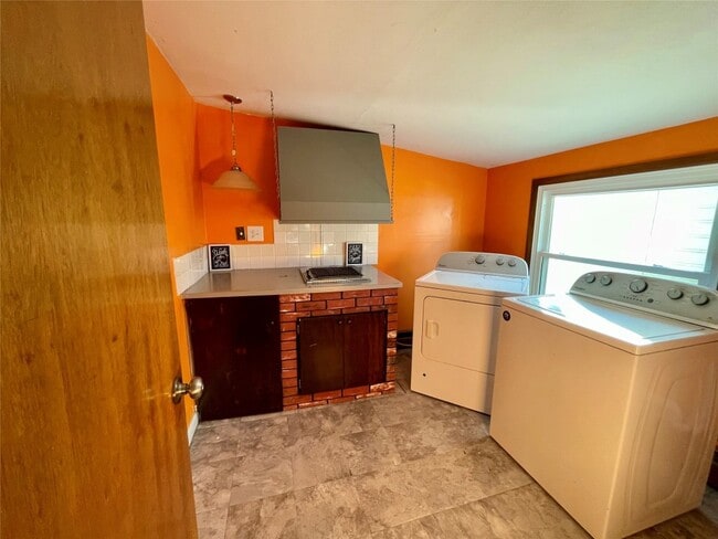 Building Photo - 705 N McKinley Ave