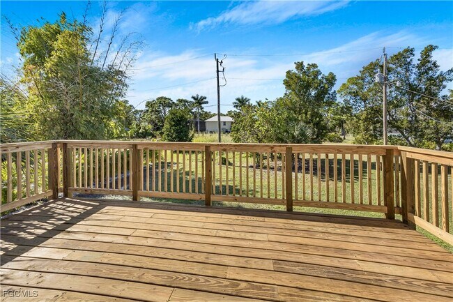 Building Photo - 10697 Holly Rd