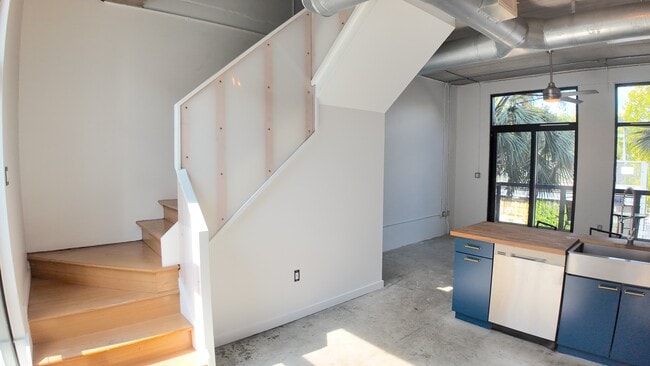 Building Photo - 2406 De Soto Ave