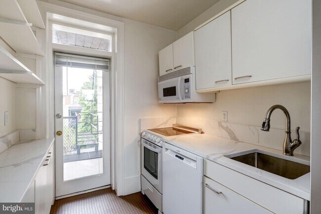 Building Photo - 2153 California St NW