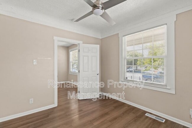 Building Photo - 400 E Ellis St