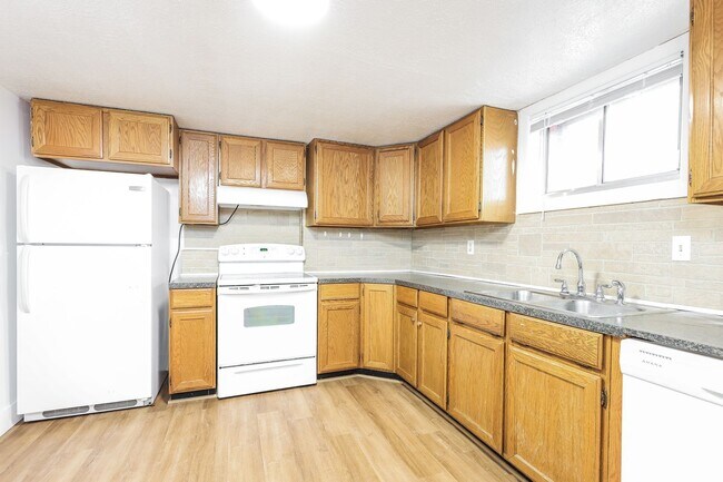 Building Photo - Eagle Lake Duplex