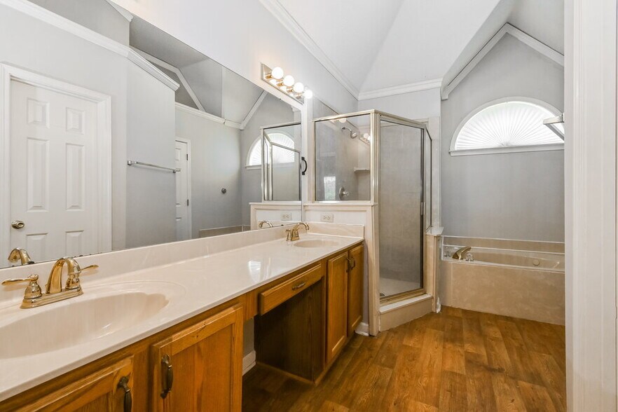 Building Photo - 15 Oakridge Cove
