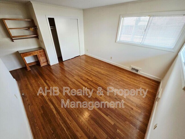 Building Photo - 3261 Alamance Rd