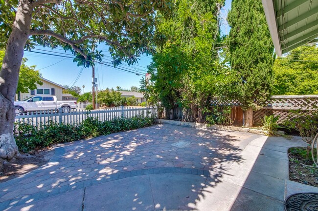 Building Photo - Duplex in Mountain View -  hardwood floors...