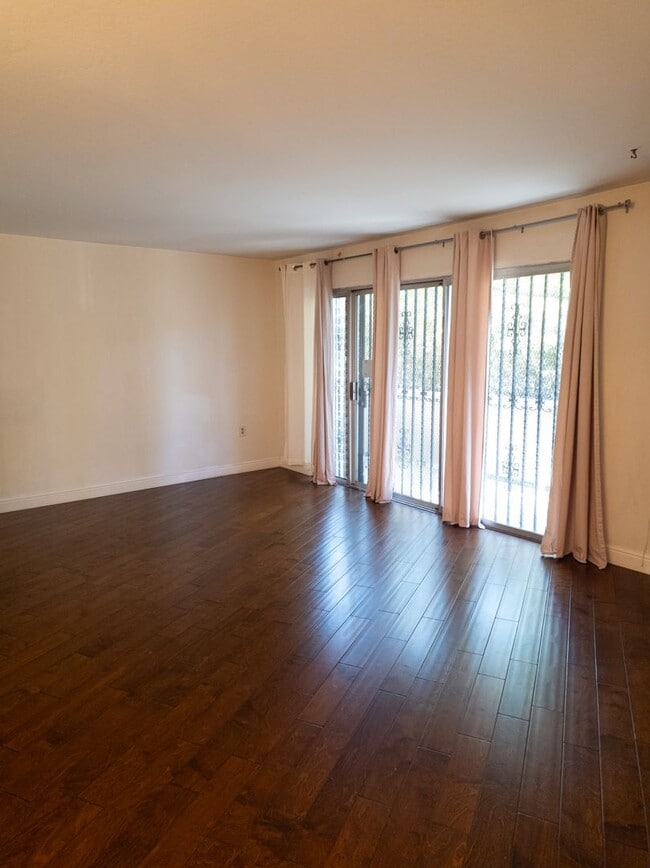 Primary Photo - Spacious One Bedroom Condo Close to Piedmo...