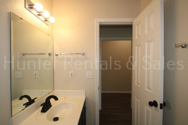 Building Photo - Move-In Ready Gem with Spacious Backyard