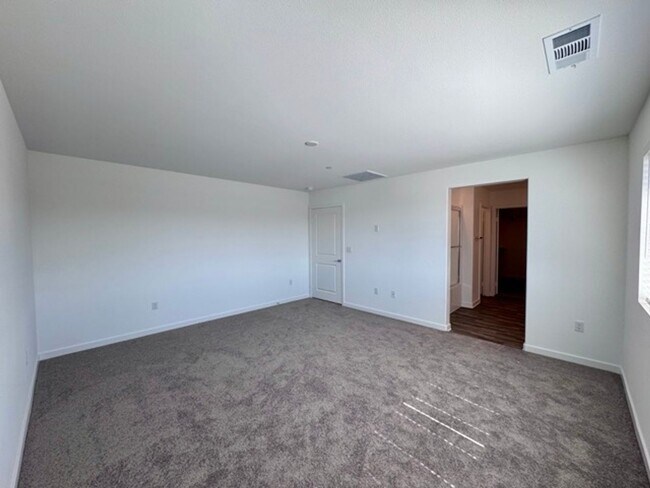 Building Photo - Brand new 4 bedroom Winchester home with a...