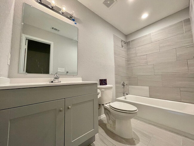 Building Photo - 6934 Crestway Dr