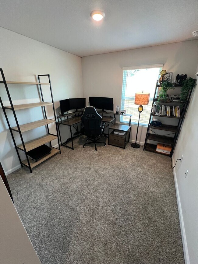 Building Photo - Beautiful, Pace 3/2 Home  with Playgrounds...