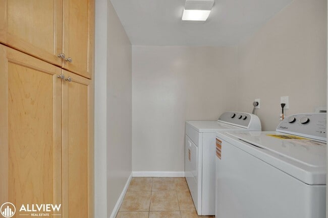 Building Photo - Beautifully Renovated 2-Bedroom Corner Tow...