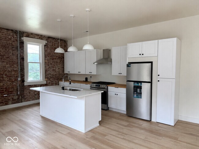 Building Photo - 2701 N College Ave