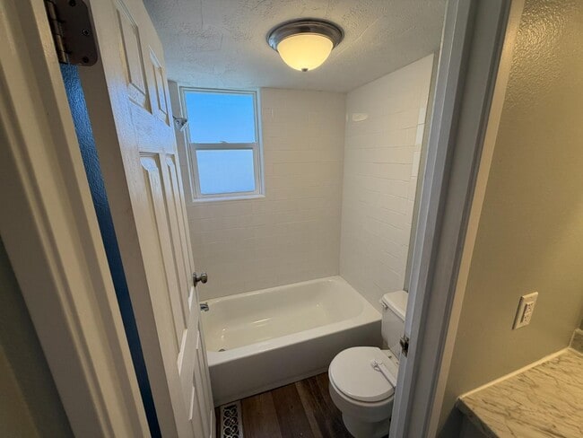 Building Photo - 65 E 600 S