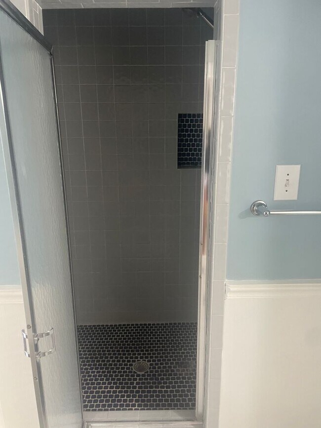 Building Photo - 2/2 HOME FOR RENT ONLY 1800$