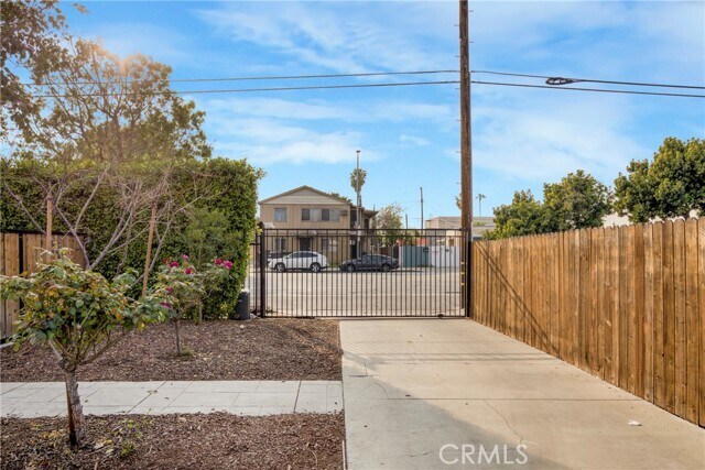 Building Photo - 7302 Woodley Ave