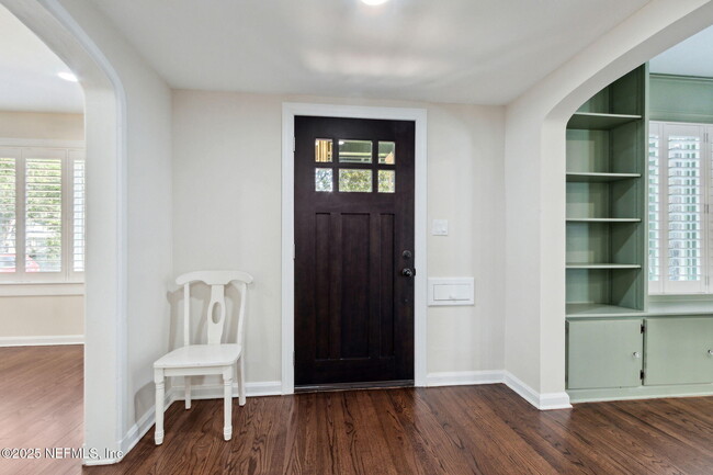 Building Photo - 2334 Broadmoor Ln