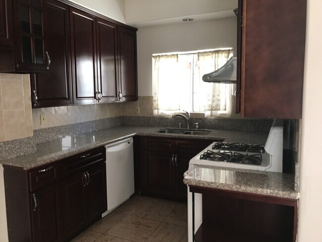 Building Photo - APT FRANCISQUITO