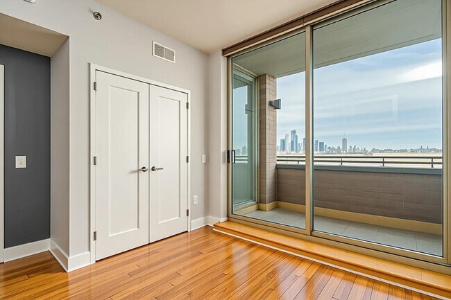 Building Photo - 800 Jackson St