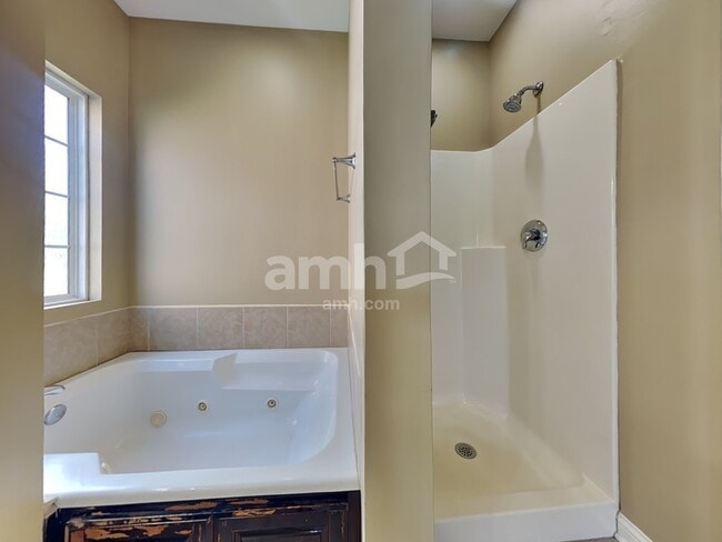 Building Photo - 1017 Stonehollow Way