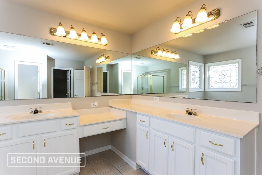 Building Photo - 3725 Hansberry Dr