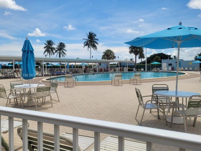 Building Photo - 629 Saxony Pl