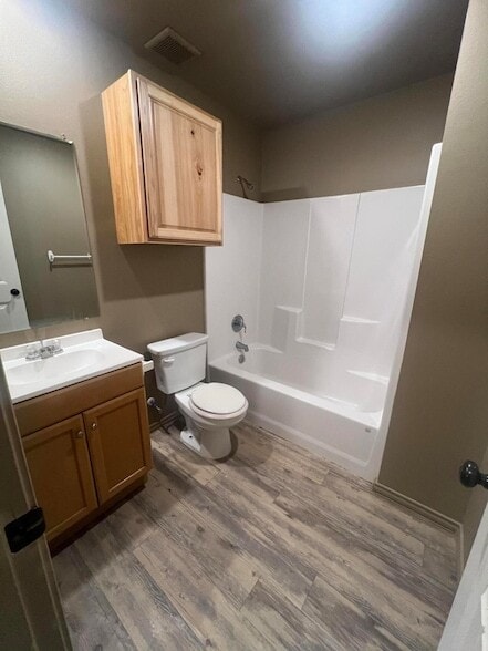 Building Photo - 1505 E 6th St