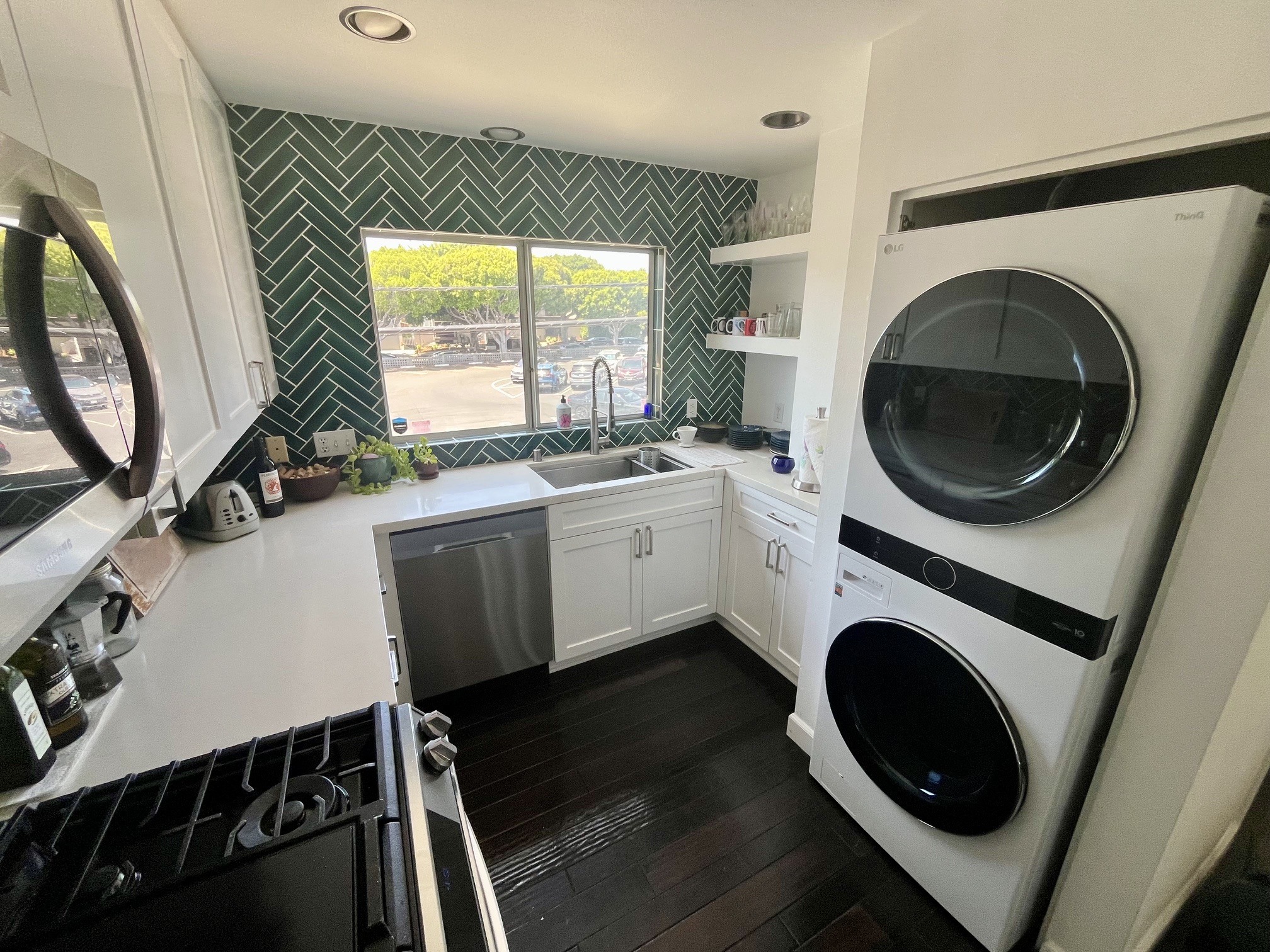 Kitchen w/laundry - 1240 25th St