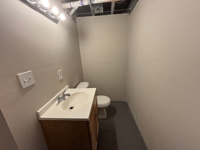 Building Photo - Section 8 welcome