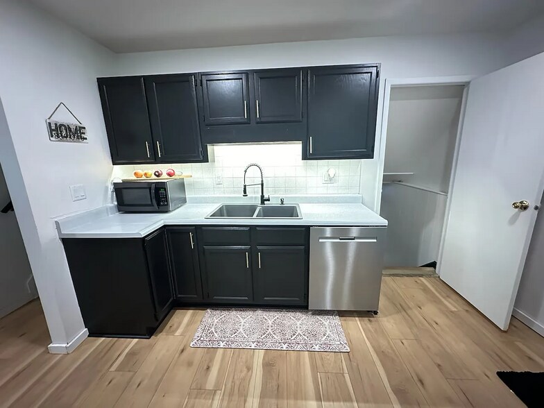 Building Photo - 1207 Sandburg Dr