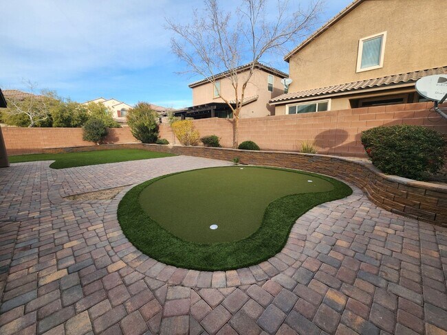 Building Photo - Lovely Single Story Home in Mountains Edge