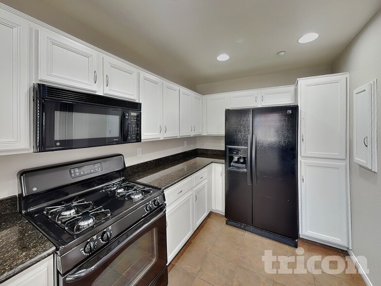 Building Photo - 8921 Paula Jean Ave