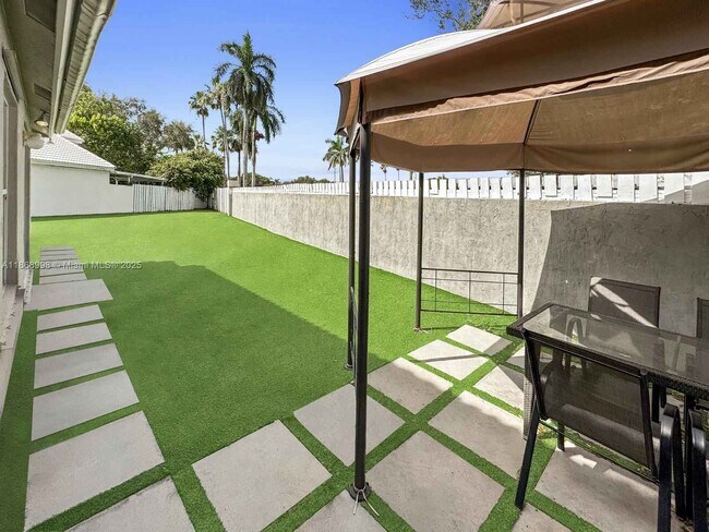 Building Photo - 1015 NW 125th Terrace