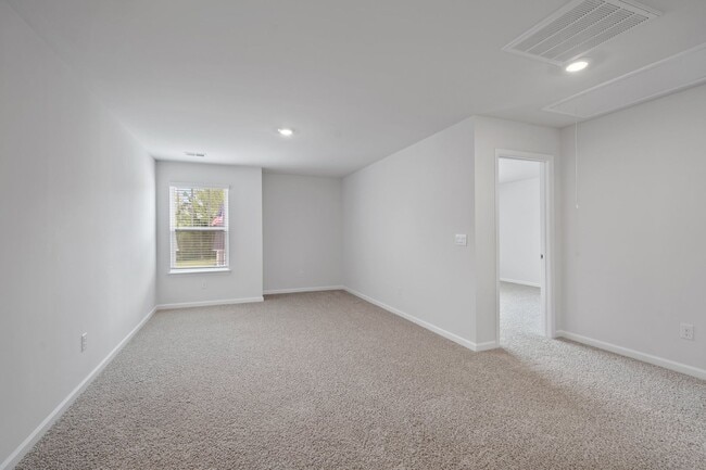 Building Photo - 340 Fenwick Dr
