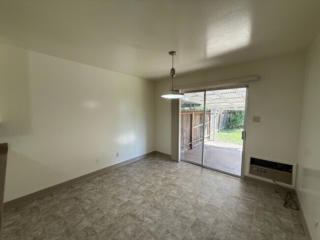 Building Photo - 4694001/85