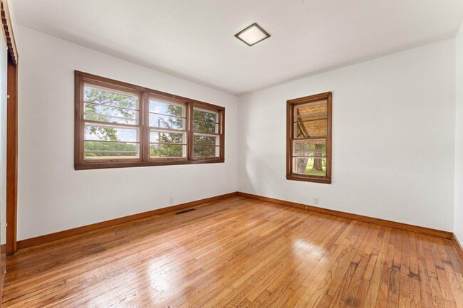 Building Photo - 251 E 600 N