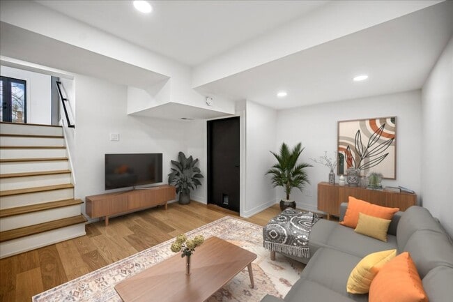 Building Photo - 626 Barberry Rd