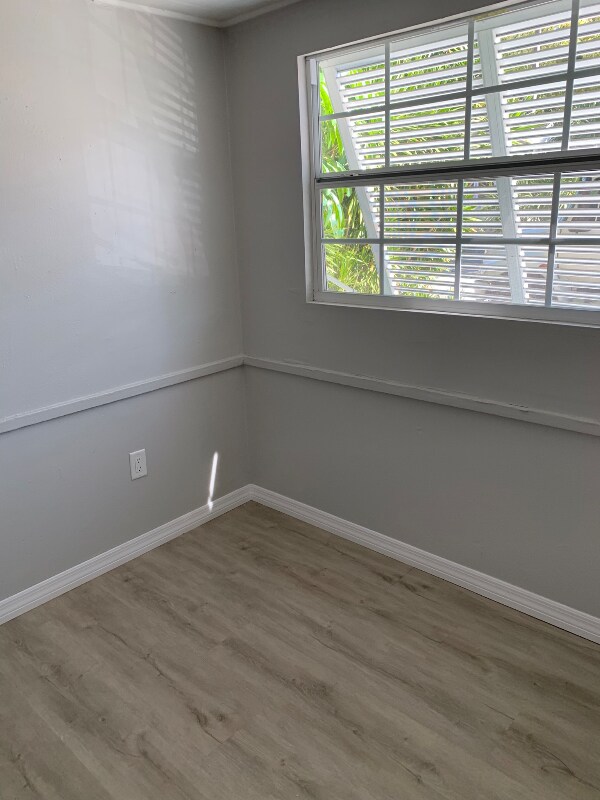 Building Photo - 1116 17th St W