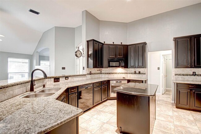 Building Photo - 18 Bonnaire Dr