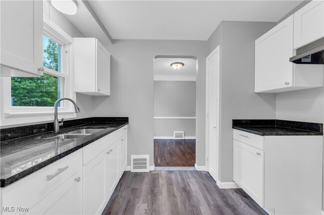 Building Photo - 22750 Tracy Ave